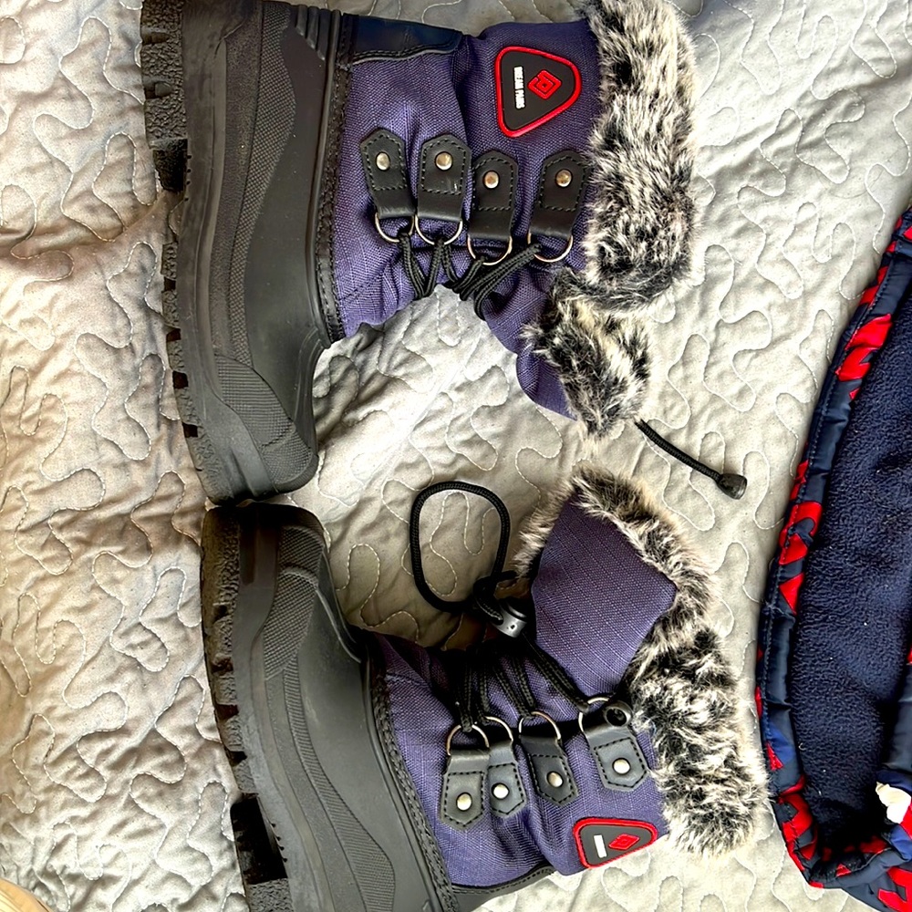 Snow boots